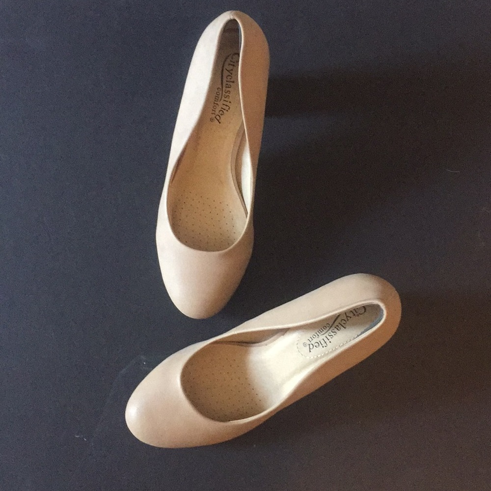 Heels - Picture 3 of 3